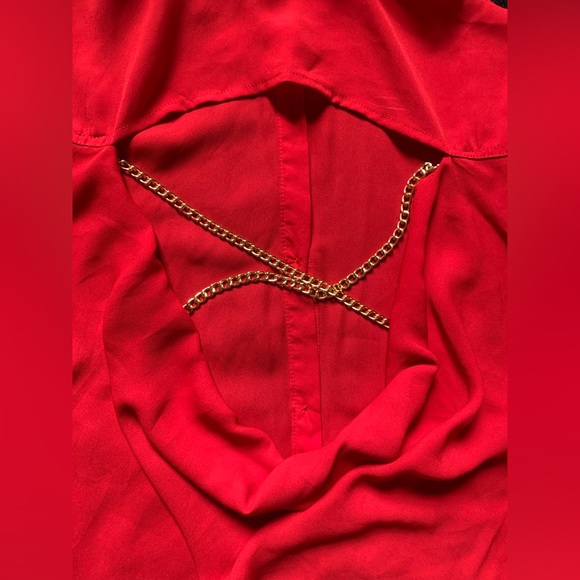 Charlotte Russe Women’s Red Blouse 3/4 Sleeve Open Back Gold Chain Sz S PreOwned - Picture 12 of 13